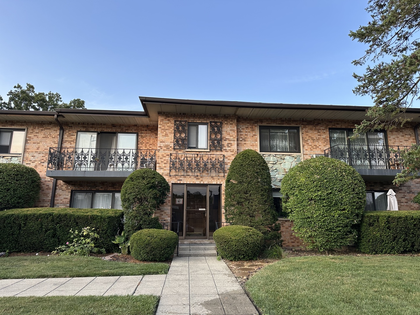 Photo of 1033 Busse Highway, Park Ridge, IL 60068