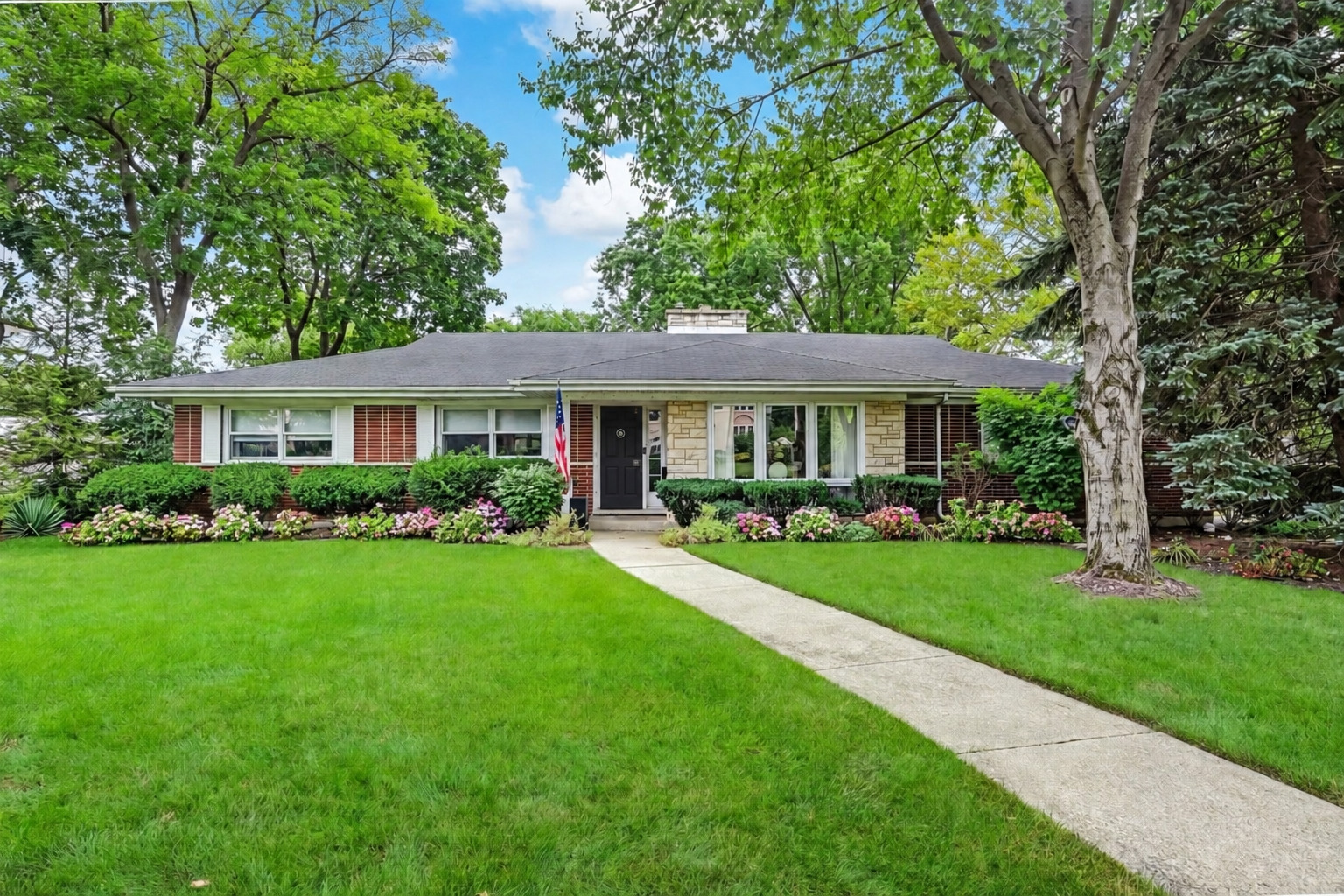 Photo of 443 Blackstone Avenue, La Grange, IL 60525