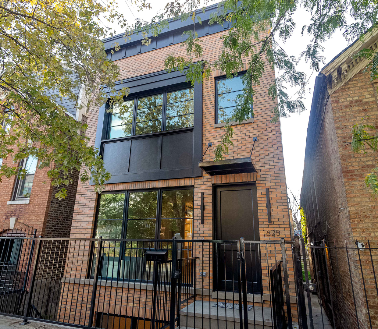 Photo of 1625 W Julian Street, Chicago, IL 60622