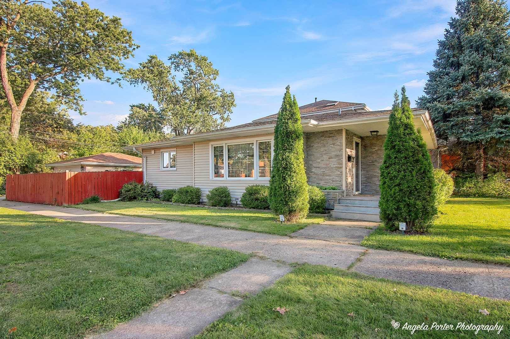 Photo of 643 Sylviawood Avenue, Park Ridge, IL 60068