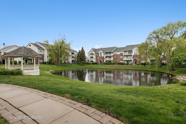 Photo of 7 Kensington Circle, Wheaton, IL 60189