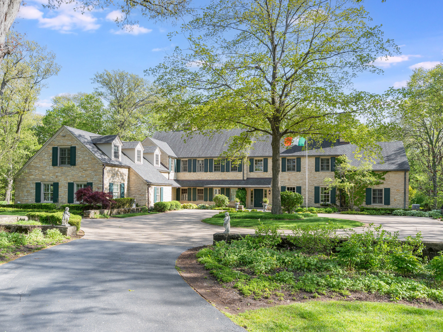 Photo of 875 Country Club Road, St. Charles, IL 60174
