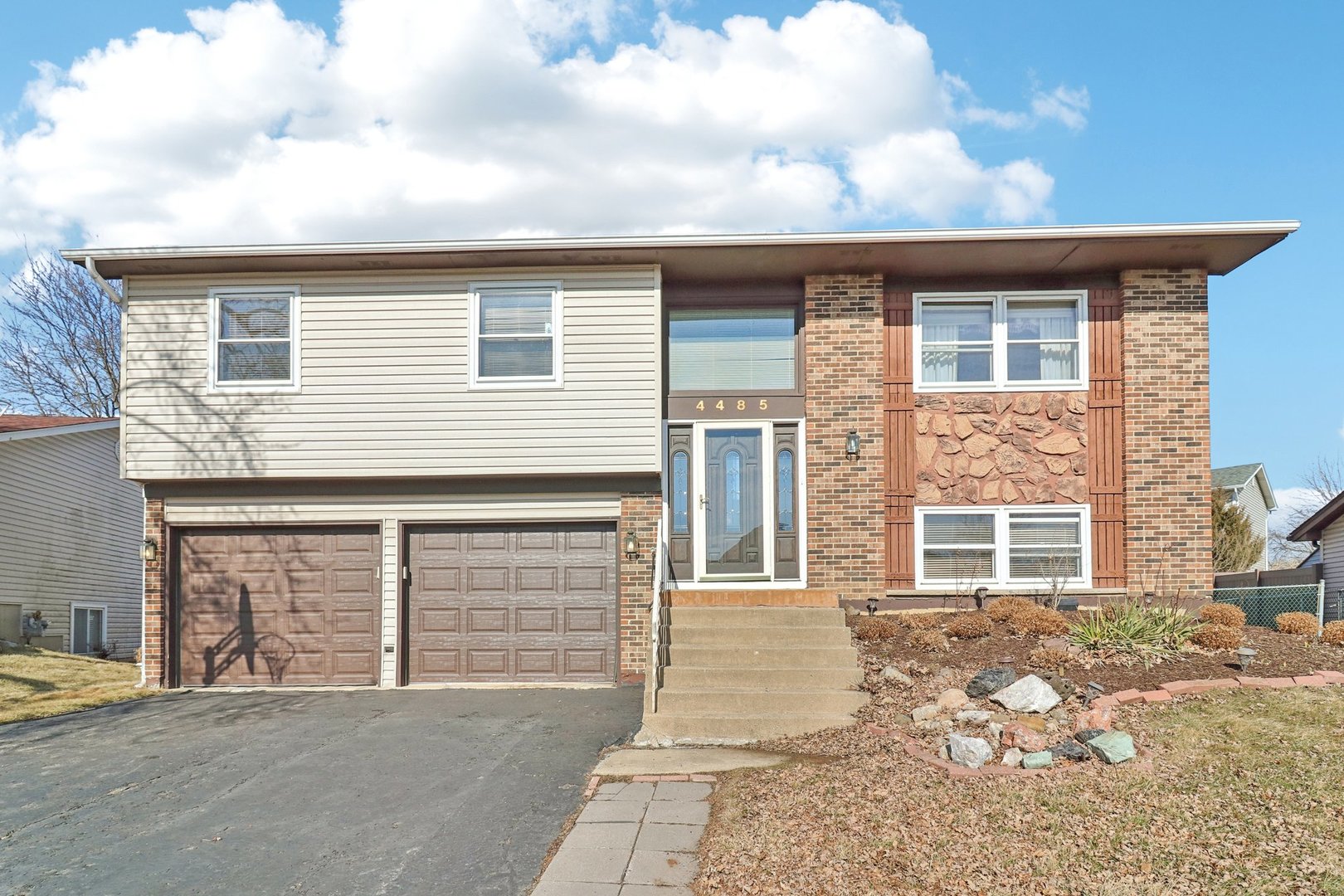 Photo of 4485 BAYSIDE Circle, Hoffman Estates, IL 60192