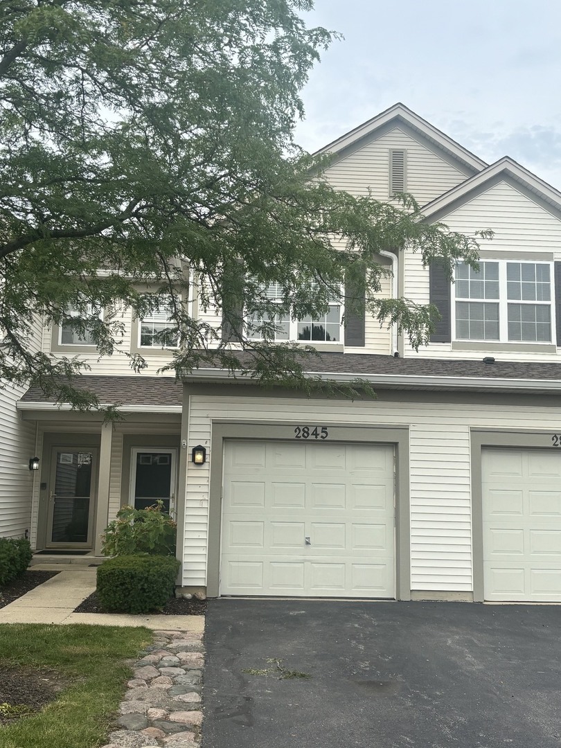 Photo of 2845 Falling Waters Drive, Lindenhurst, IL 60046