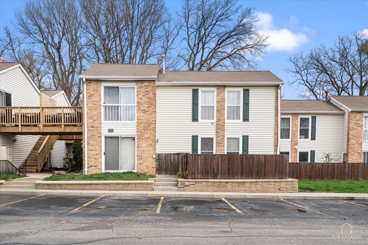 Photo of 1976 Kenilworth Circle, Hoffman Estates, IL 60169