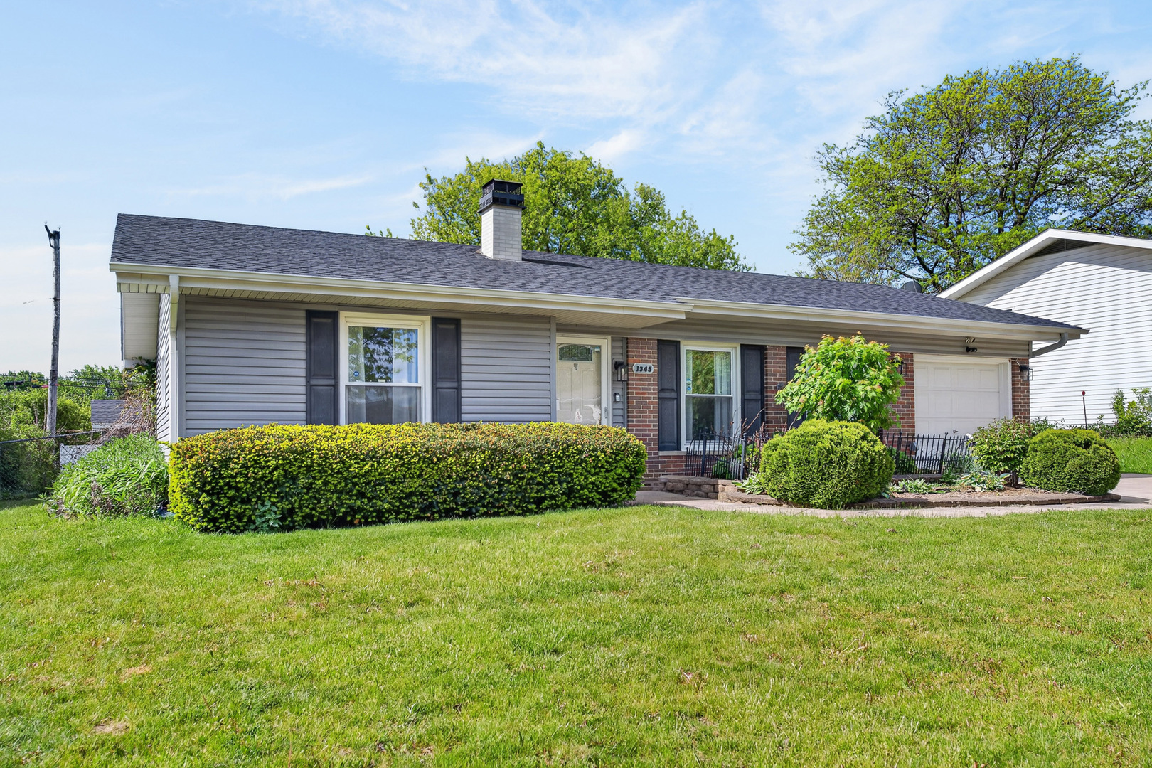 Photo of 1345 Devonshire Lane, Hoffman Estates, IL 60169