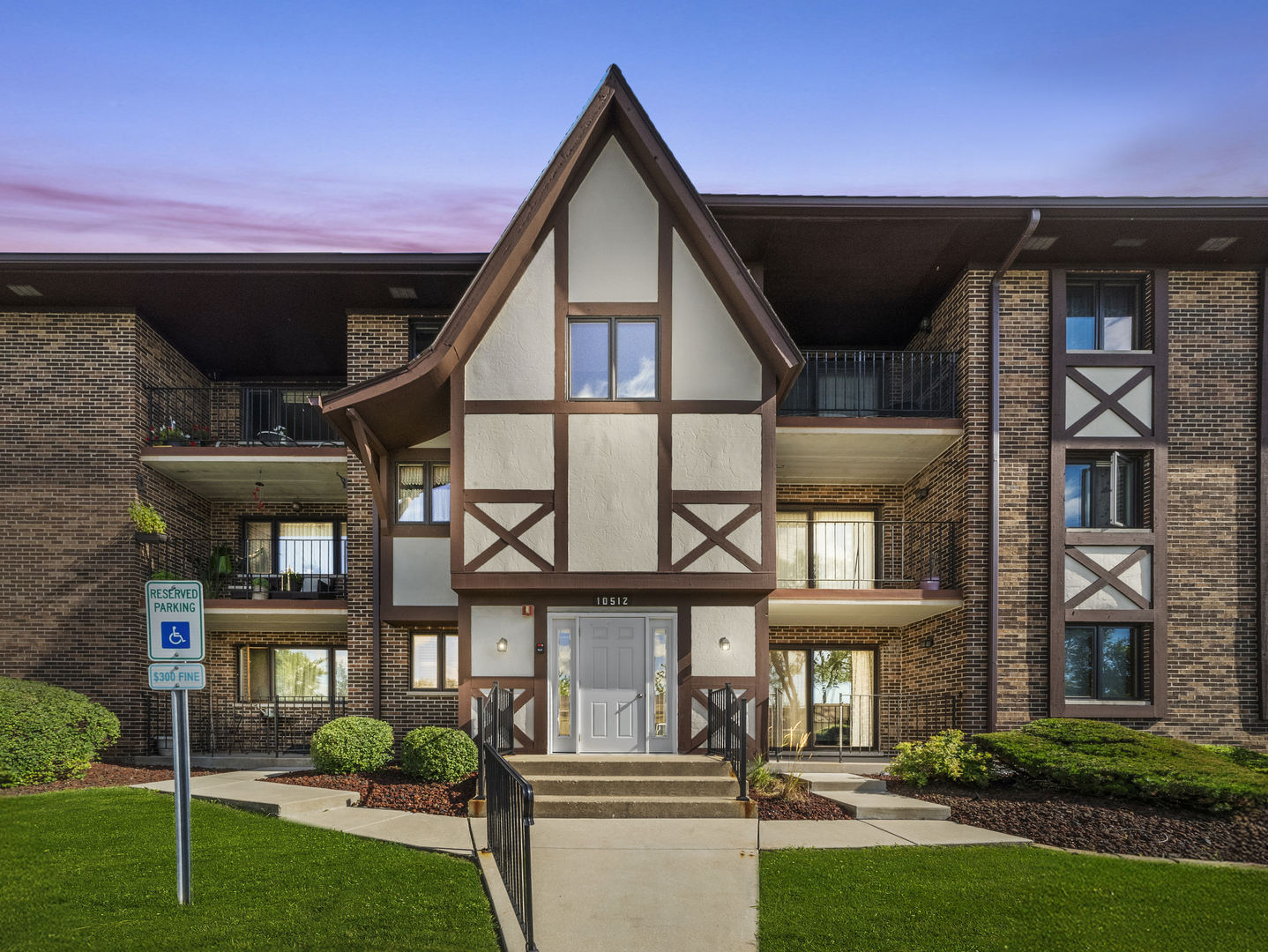 Photo of 10512 Ridge Cove Drive, Chicago Ridge, IL 60415