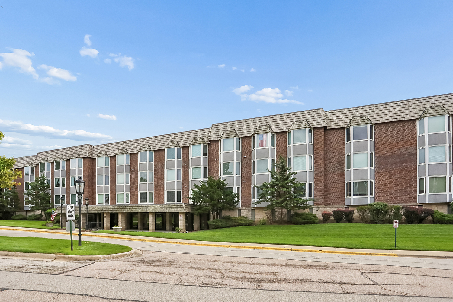 Photo of 201 Thames Parkway, Park Ridge, IL 60068