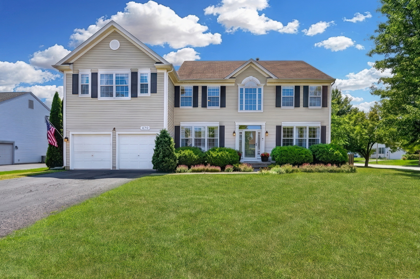 Photo of 479 Nuthatch Way, Lindenhurst, IL 60046
