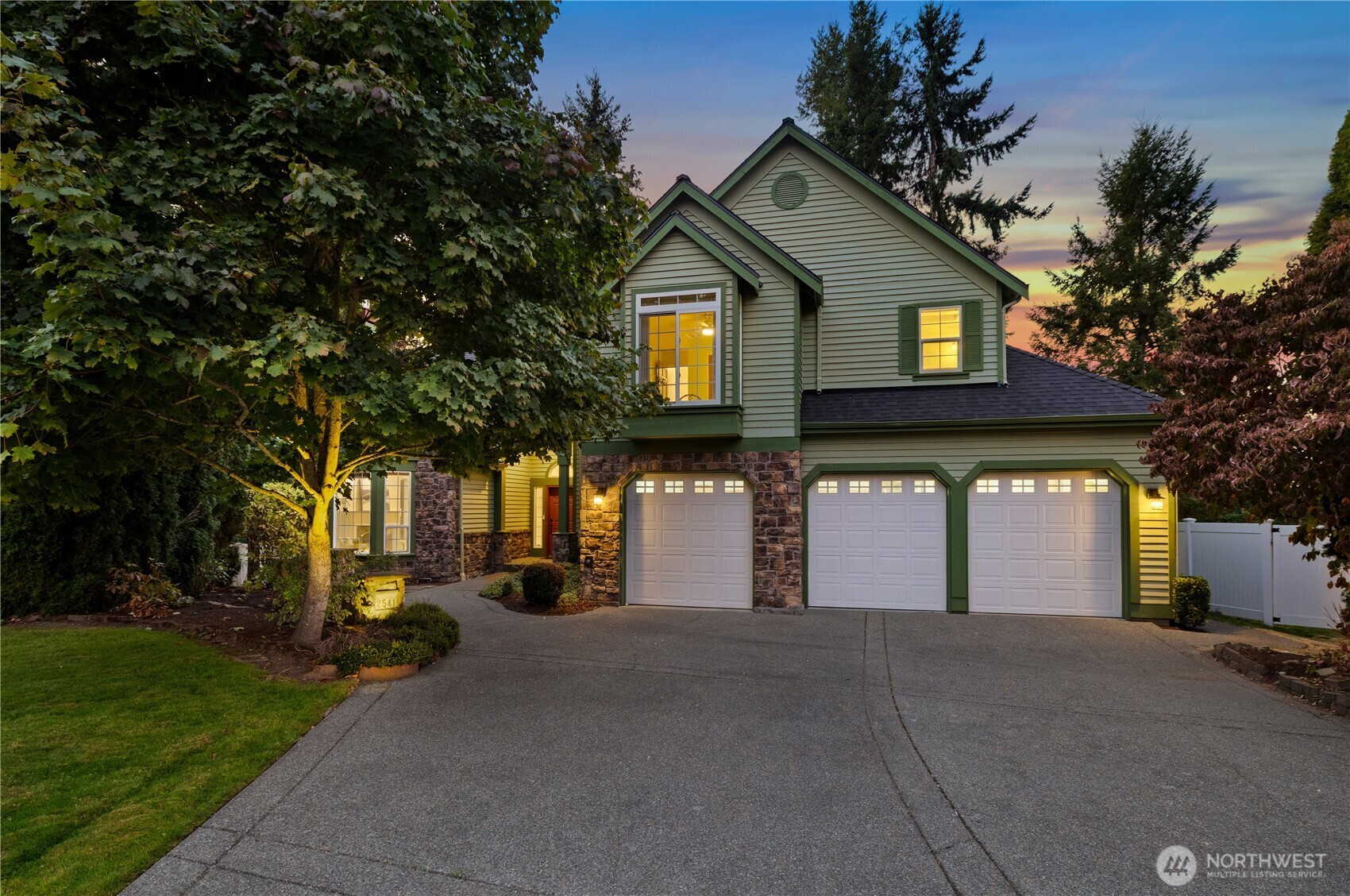 Photo of 2541 Lynnwood Avenue NE, Renton, WA 98056