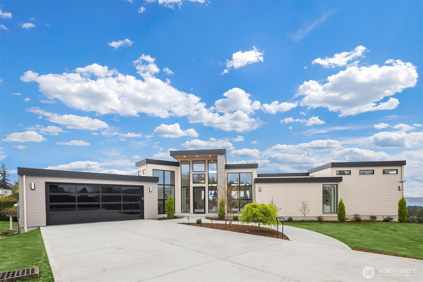 Photo of 1810 91st Place NE, Clyde Hill, WA 98004