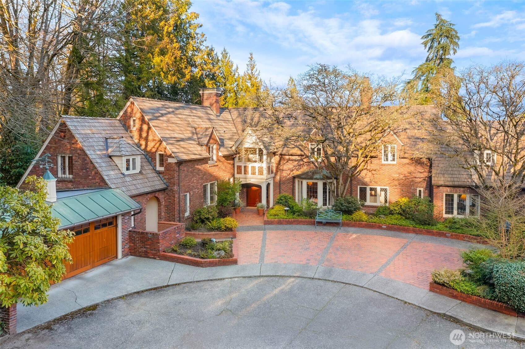 Photo of 300 Maiden Lane E, Seattle, WA 98112