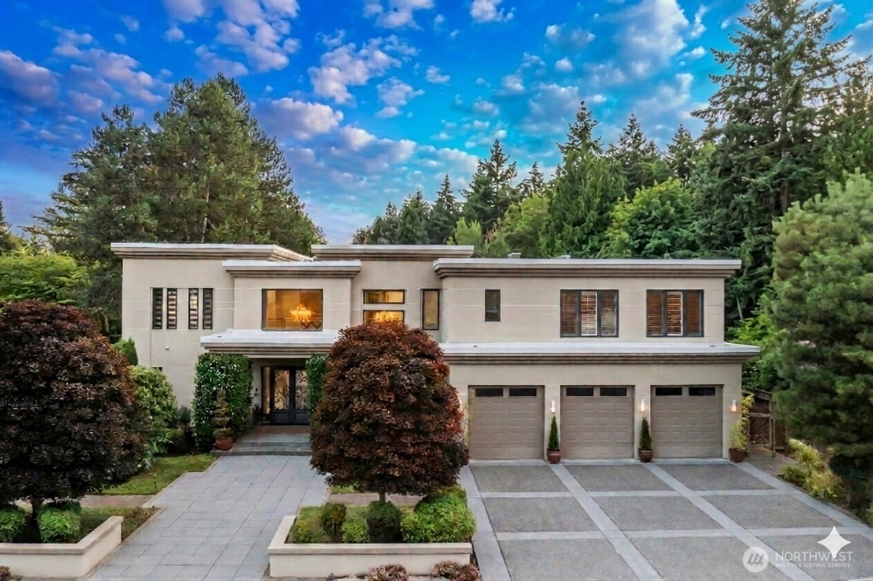 Photo of 2 Crescent Key SE, Bellevue, WA 98006