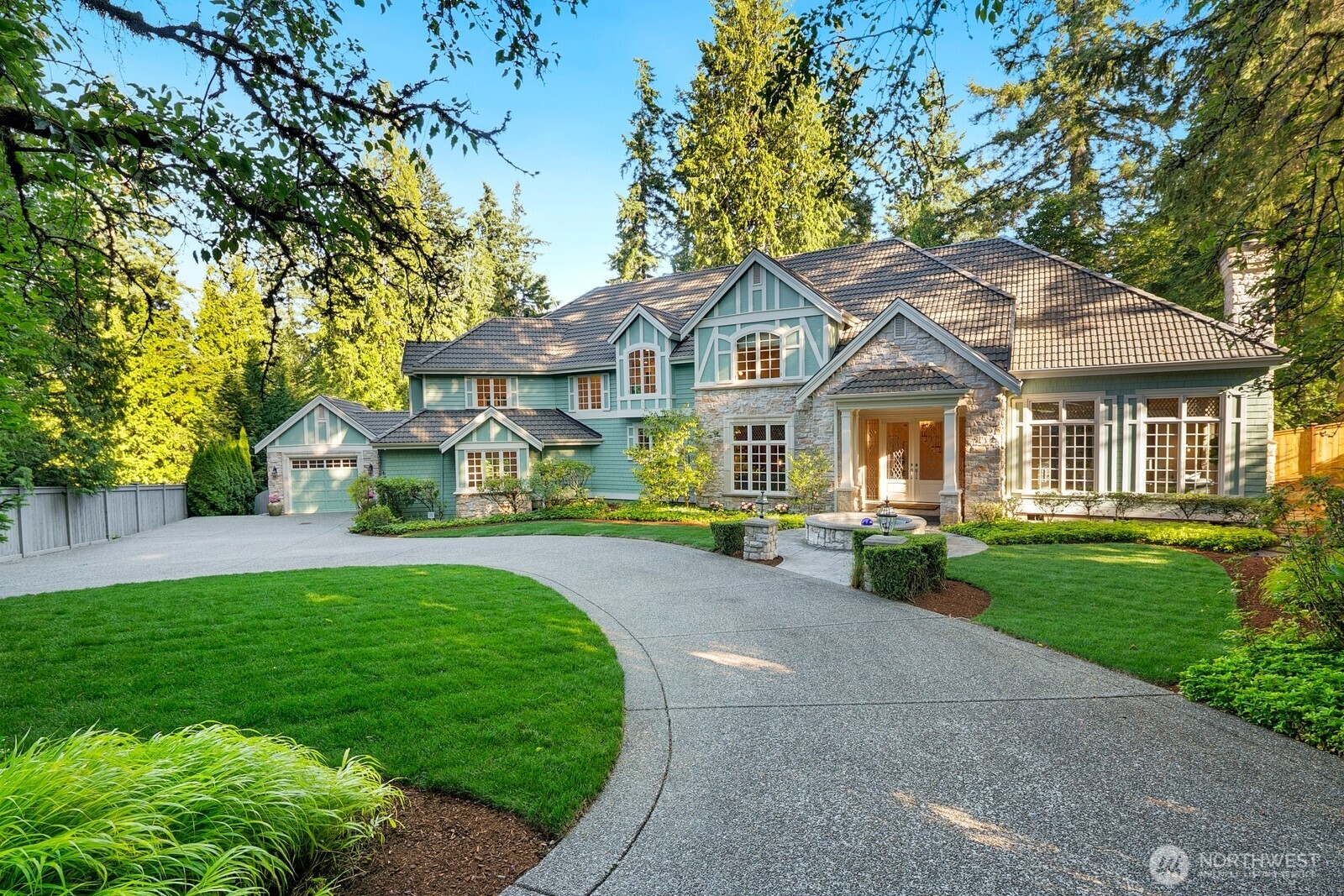 Photo of 13695 NE 32nd Place, Bellevue, WA 98005