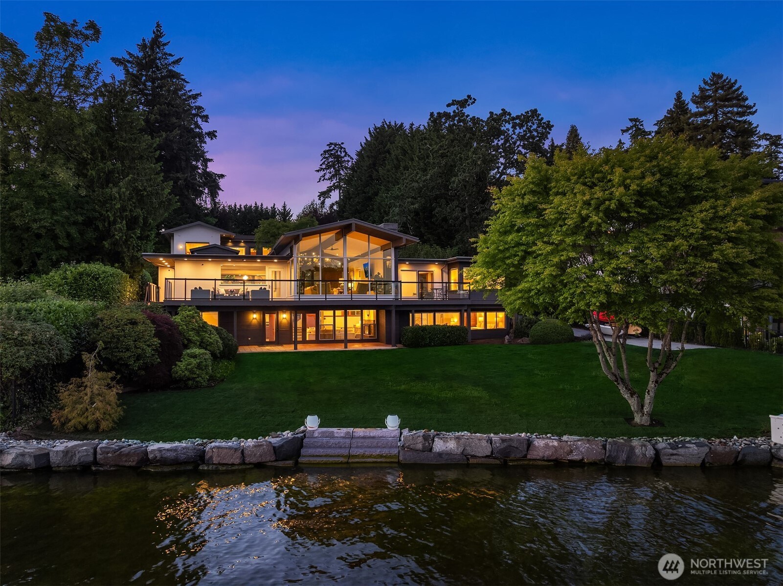 Photo of 10929 SE Lake Road, Bellevue, WA 98004