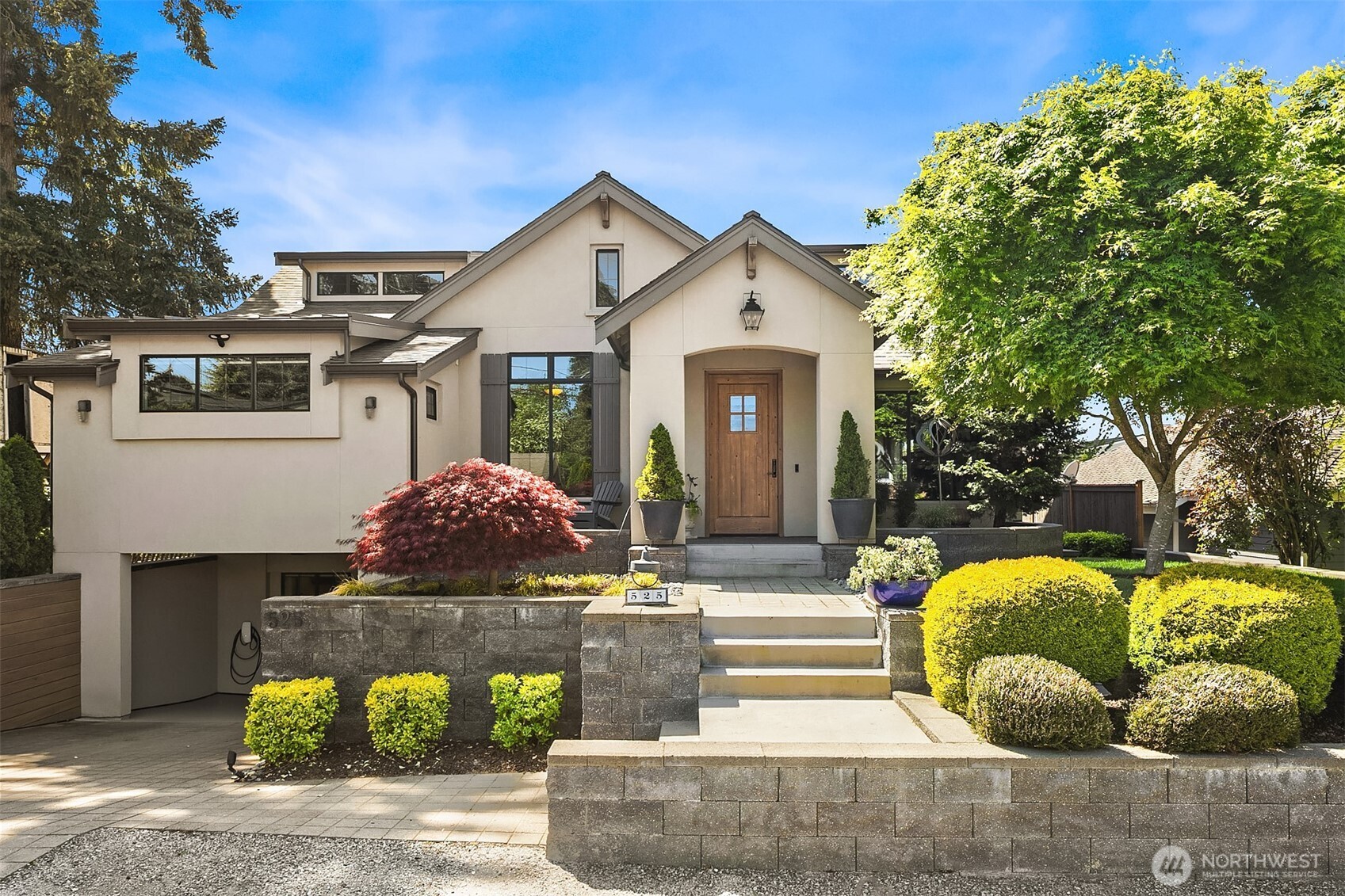 Photo of 525 16th Avenue W, Kirkland, WA 98033