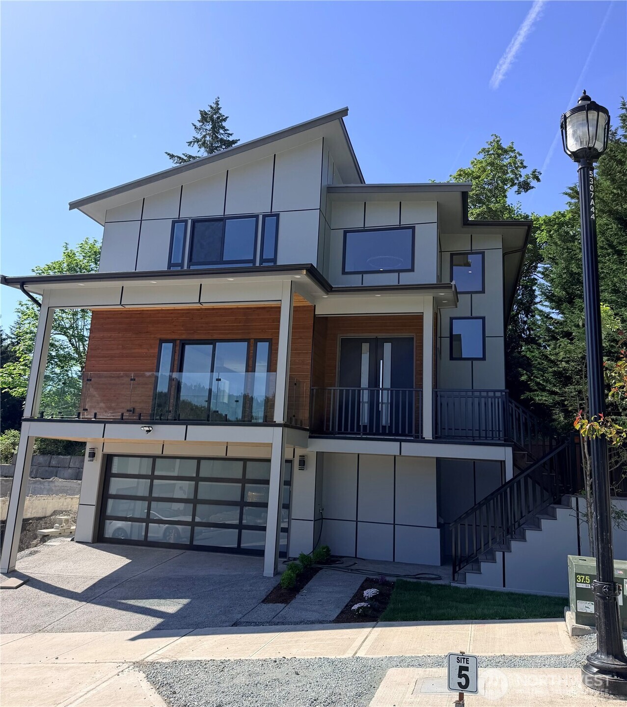 Photo of 4305 NE 26 Place, Renton, WA 98059