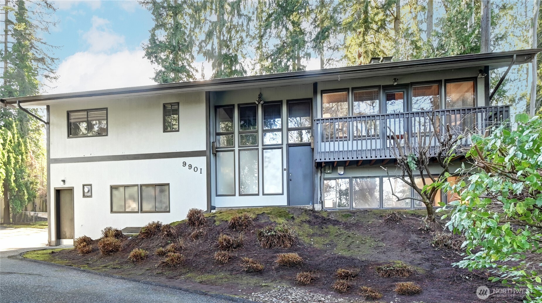 Photo of 9901 NE 32nd Street, Bellevue, WA 98004