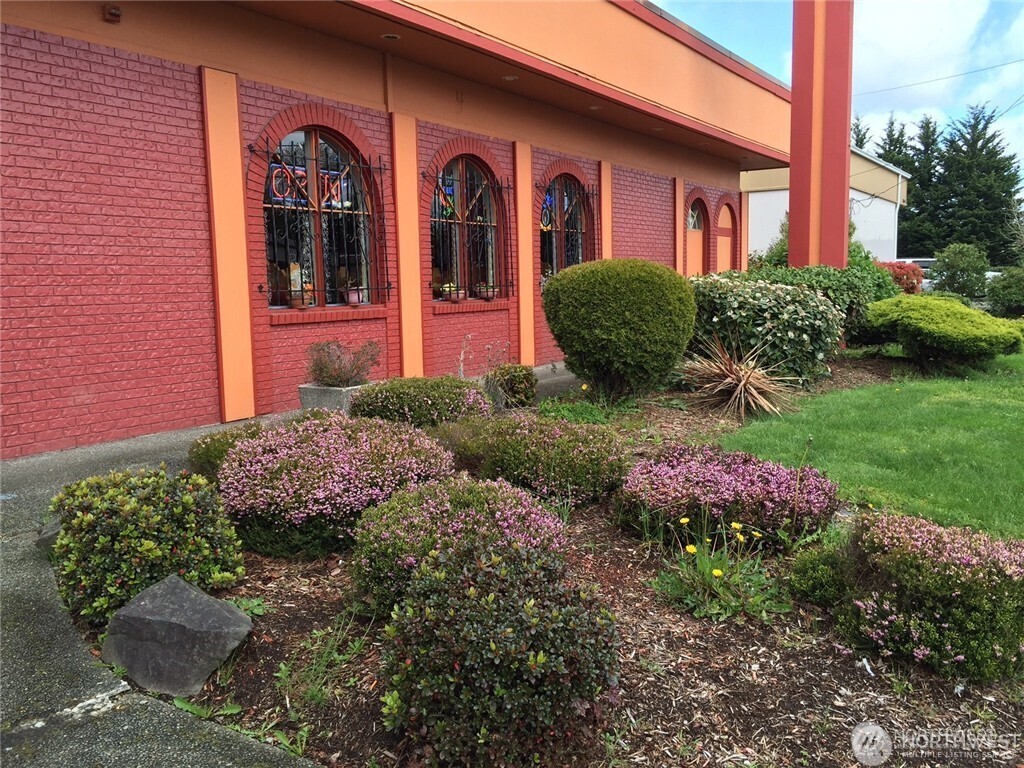 Photo of 9002 Pacific Avenue, Tacoma, WA 98444