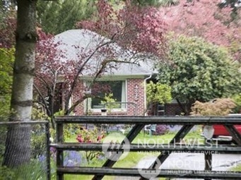 Photo of 4325 NE Sunset Boulevard, Renton, WA 98059