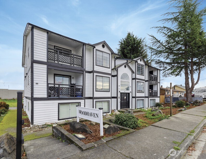 Photo of 23110 30th Ave S, Des Moines, WA 98198