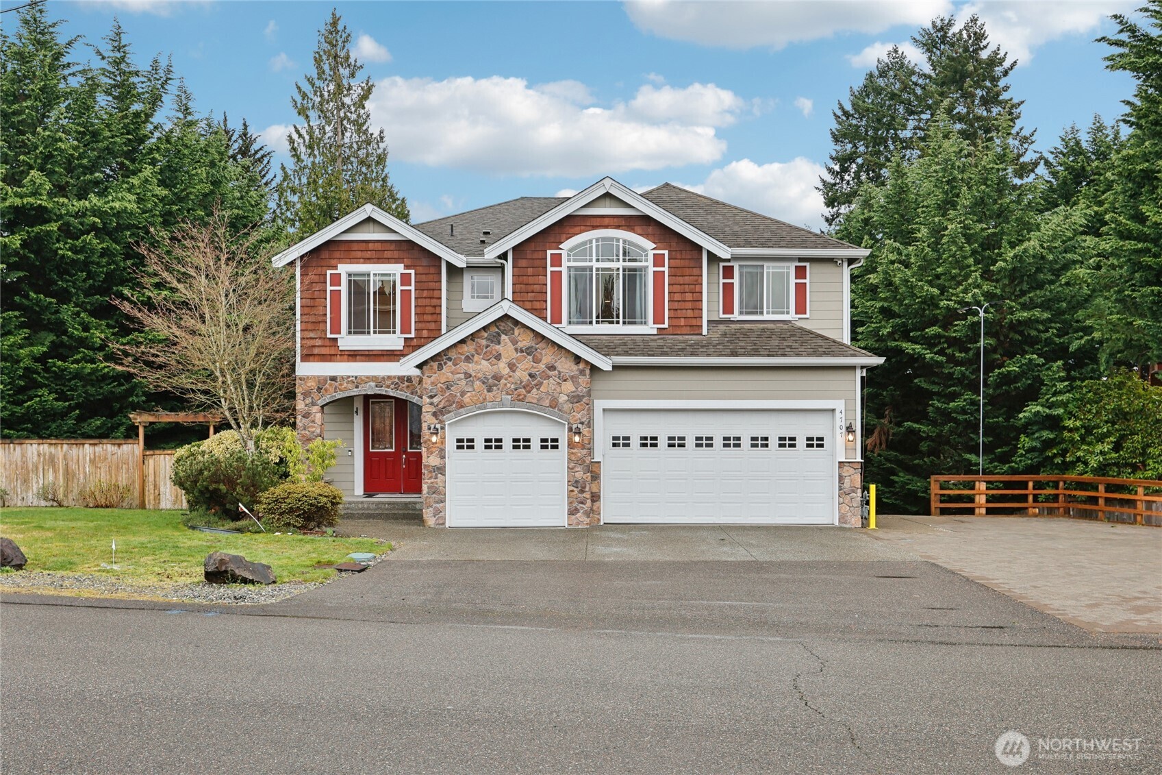 Photo of 4707 NE 7th Place, Renton, WA 98059