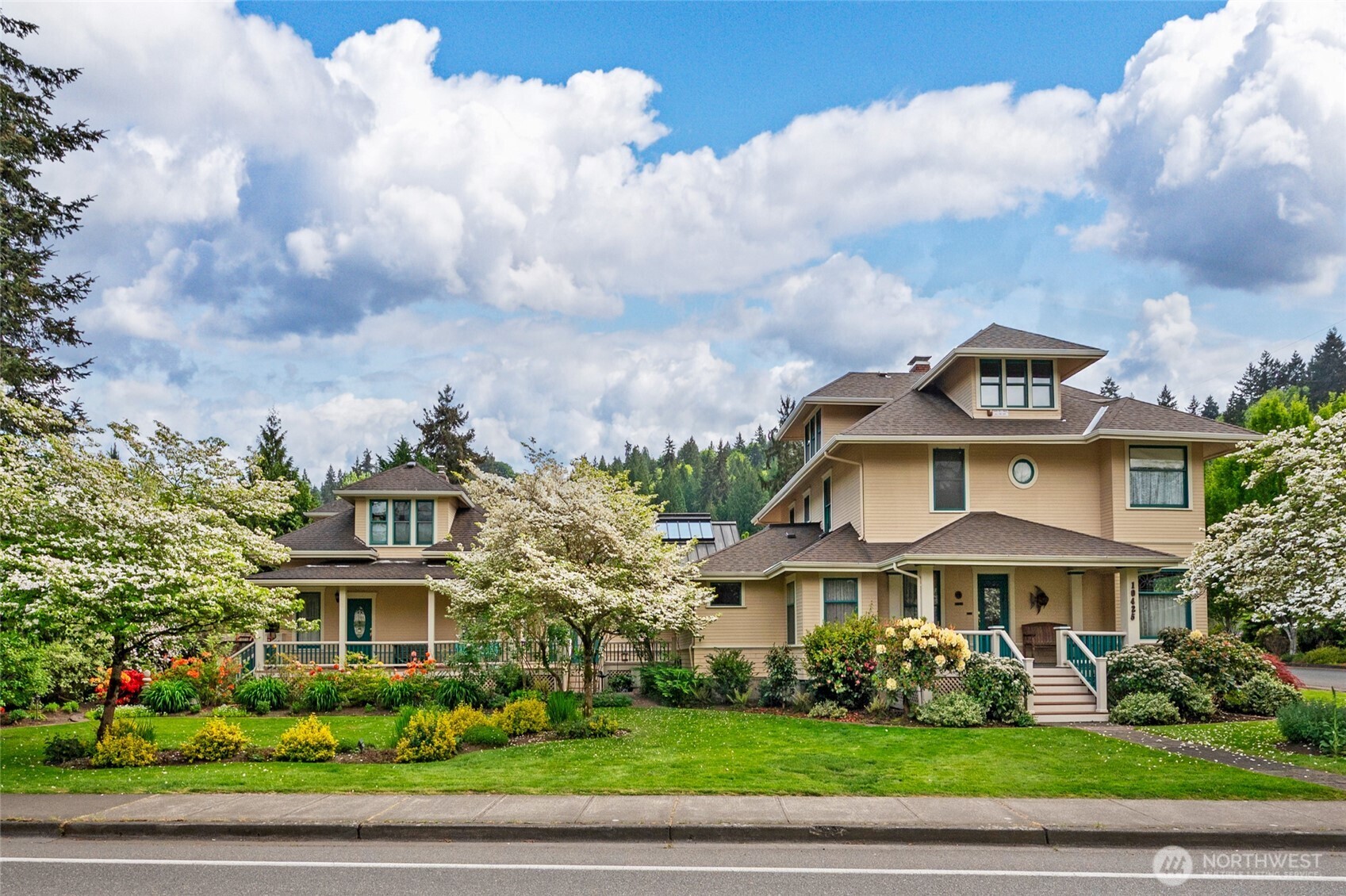 Photo of 10425 E Riverside Drive, Bothell, WA 98011