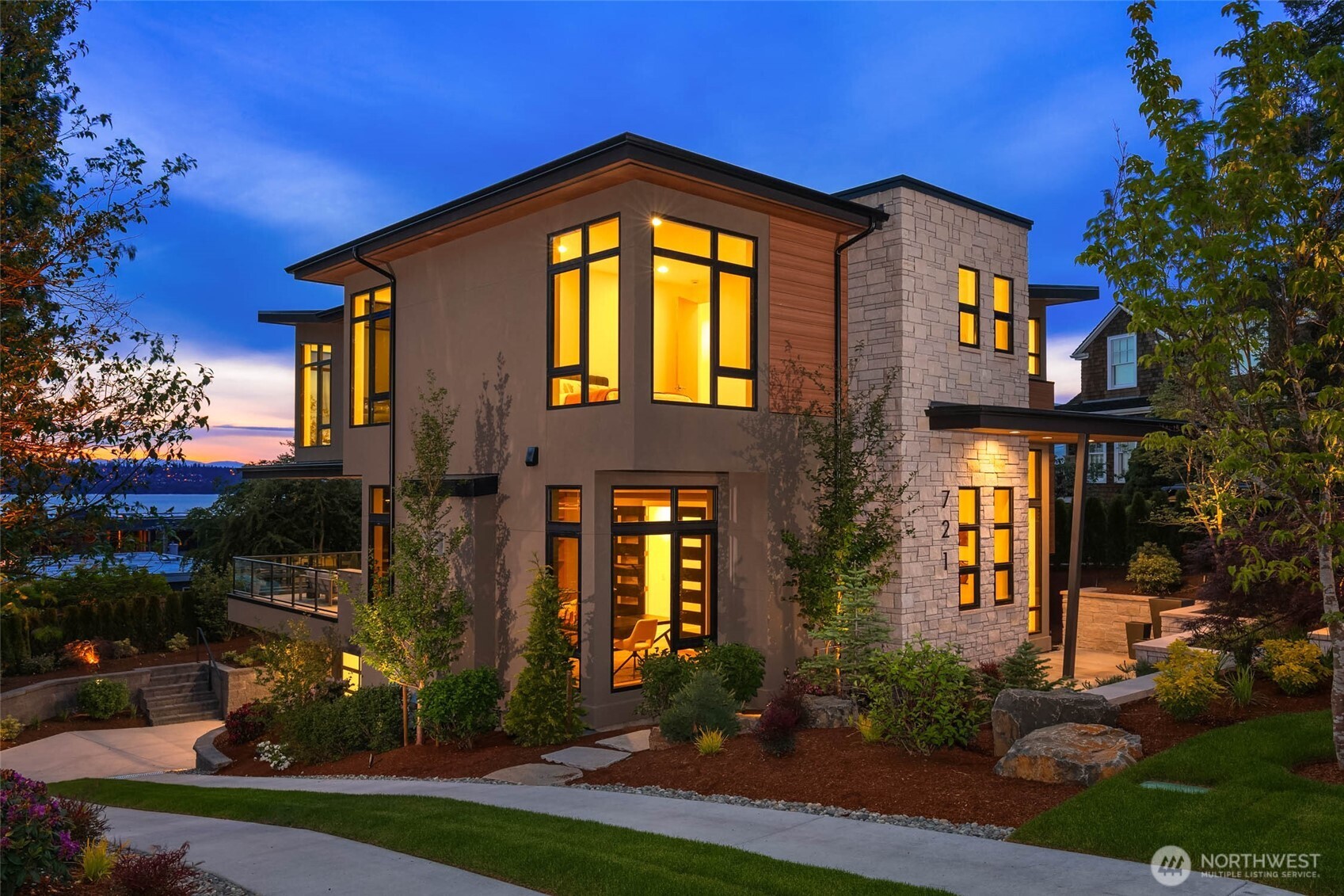 Photo of 721 2nd Street S, Kirkland, WA 98033