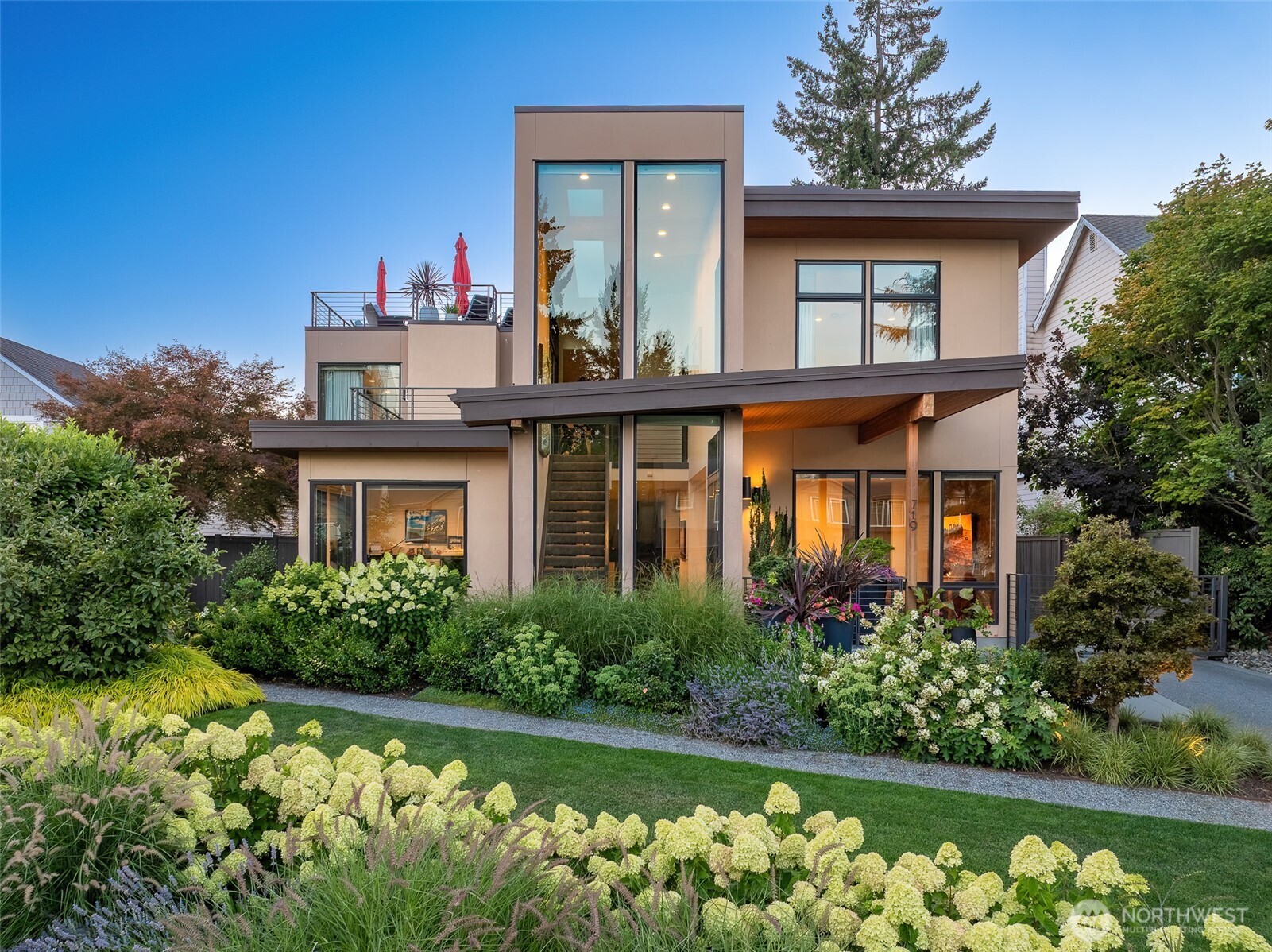 Photo of 719 99th Avenue NE, Bellevue, WA 98004