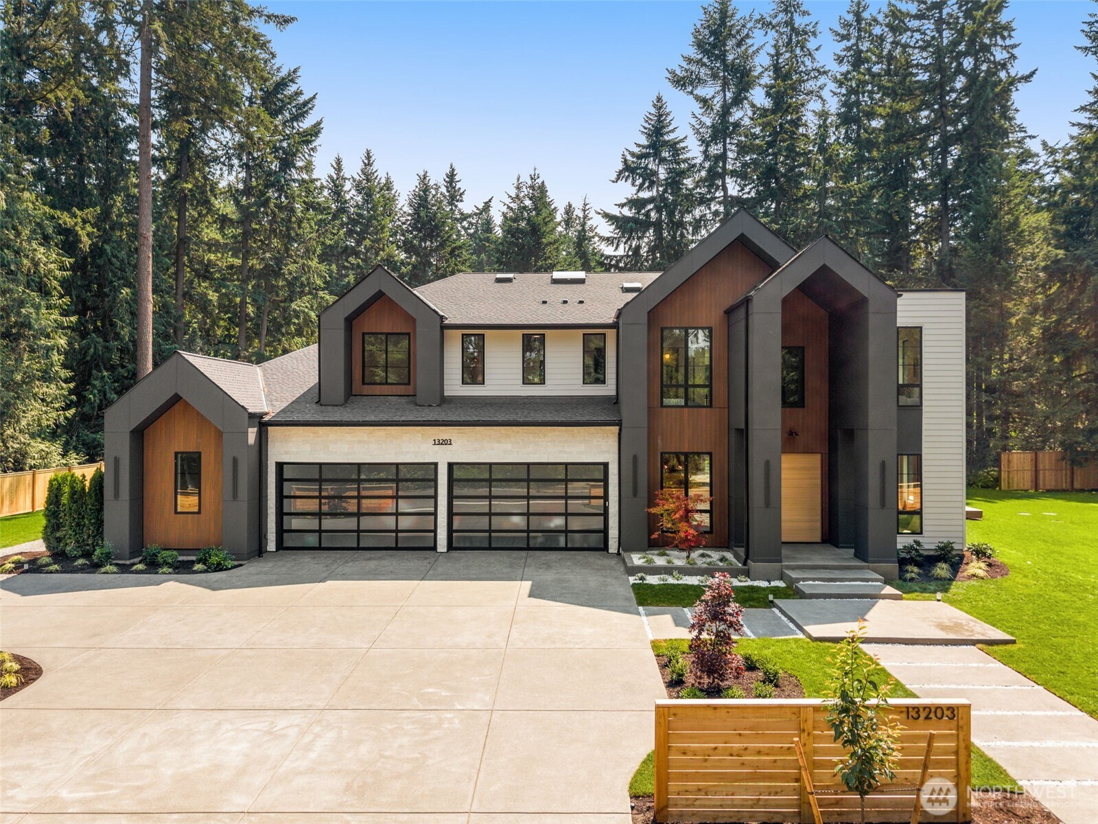 Photo of 13203 NE 54th Place, Bellevue, WA 98005