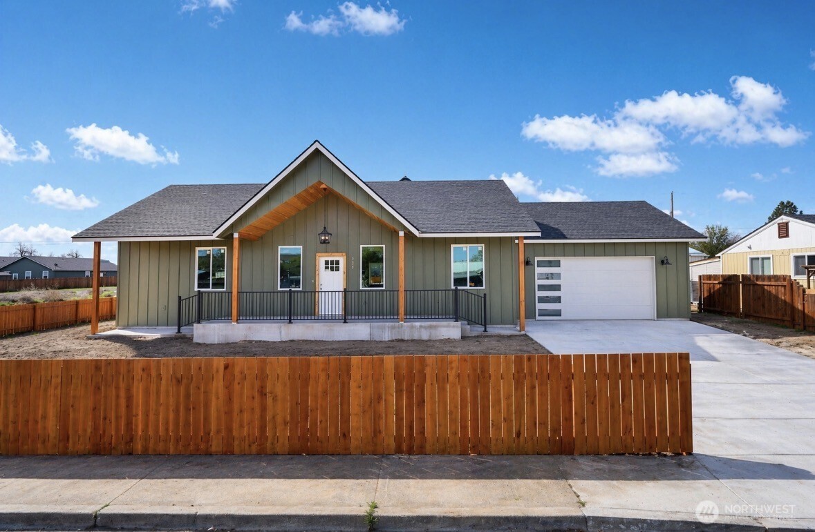 Photo of 129 SE 3rd Avenue, Soap Lake, WA 98851