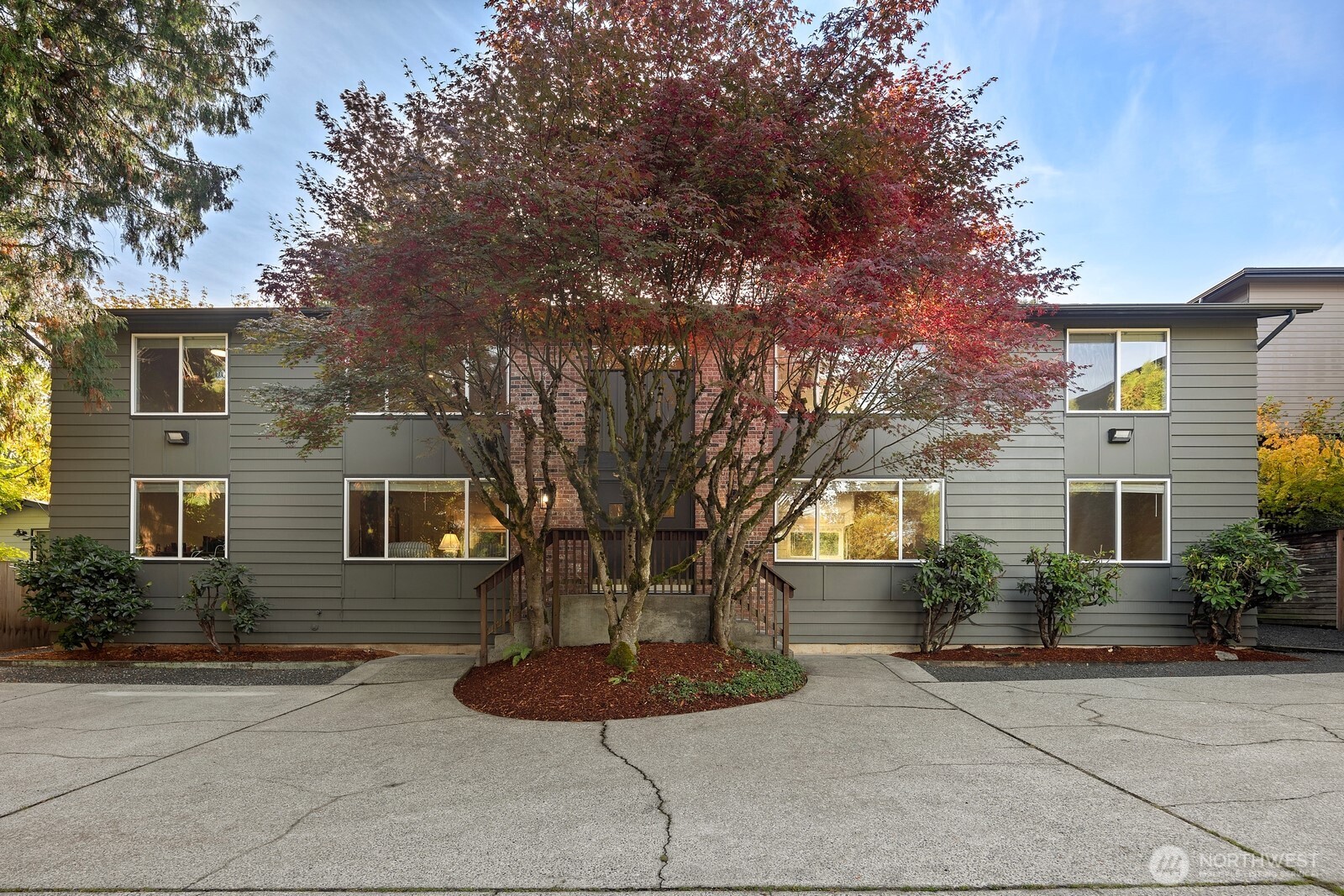 Photo of 845 Kirkland Way, Kirkland, WA 98033