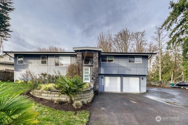 Photo of 17606 Larch Way, Lynnwood, WA 98037