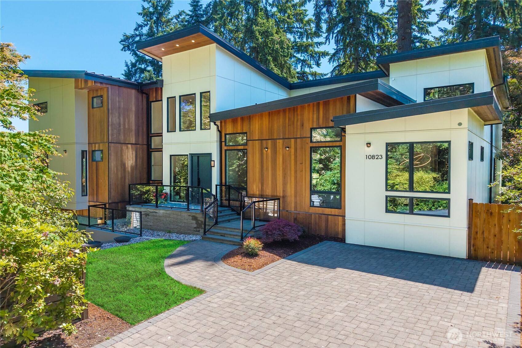 Photo of 10823 SE 12th Street, Bellevue, WA 98004