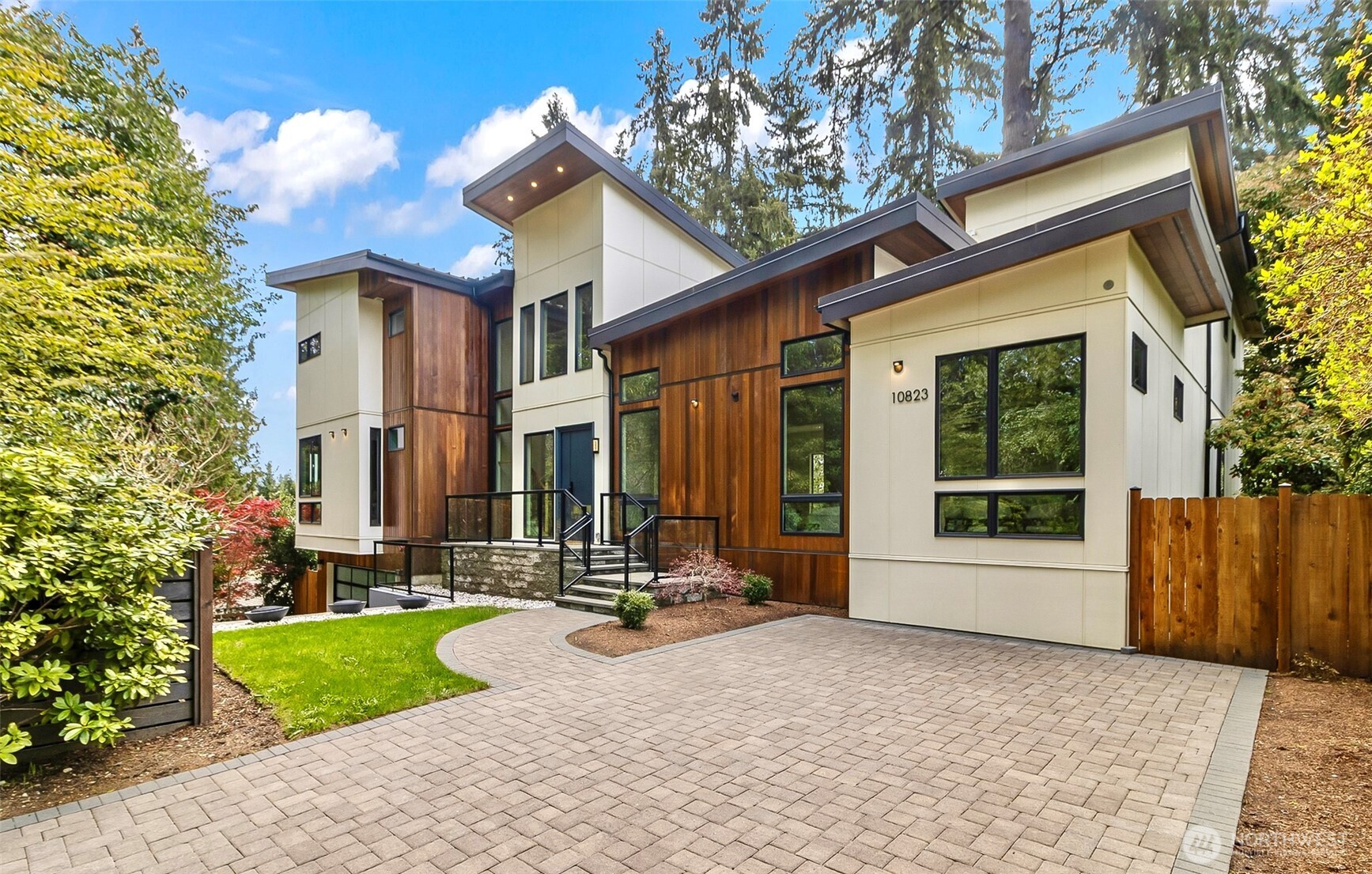 Photo of 10823 SE 12th Street, Bellevue, WA 98004