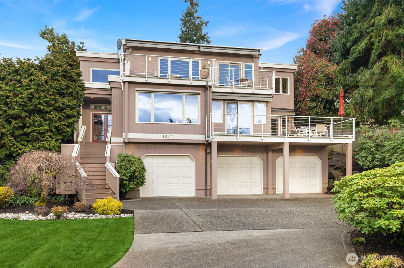 Photo of 10211 NE 59th Street, Kirkland, WA 98033