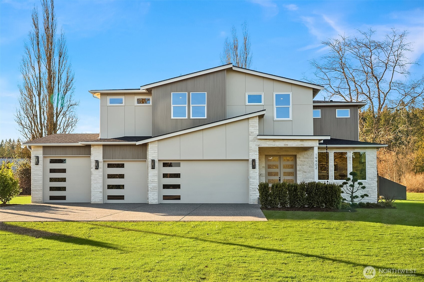 Photo of 19902 Broadway Avenue, Snohomish, WA 98296