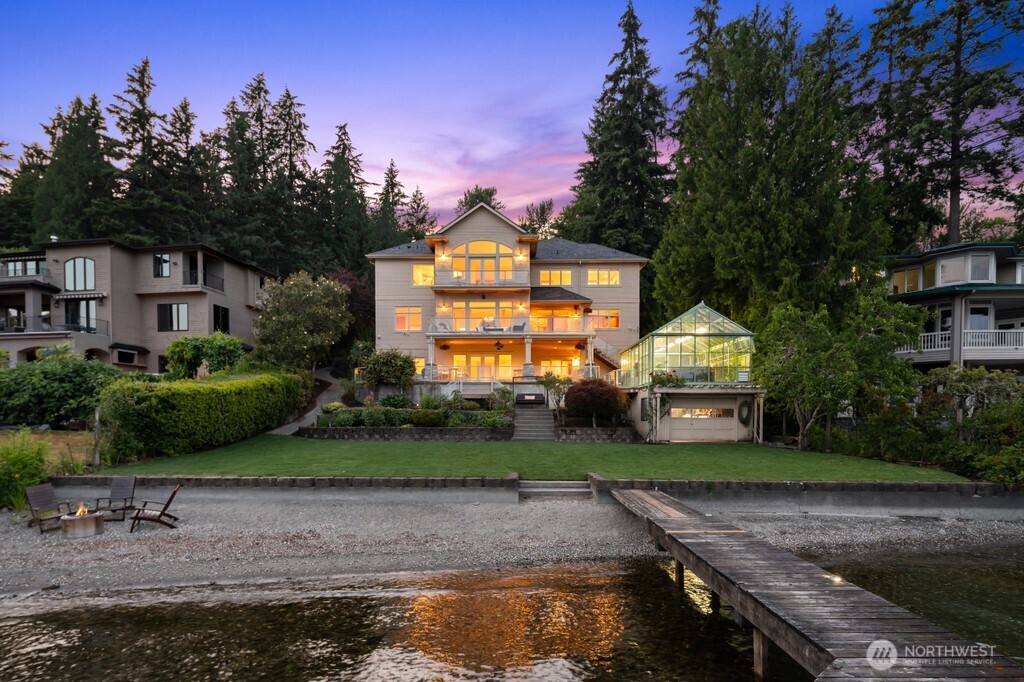Photo of 454 W Lake Sammamish Parkway NE, Bellevue, WA 98008
