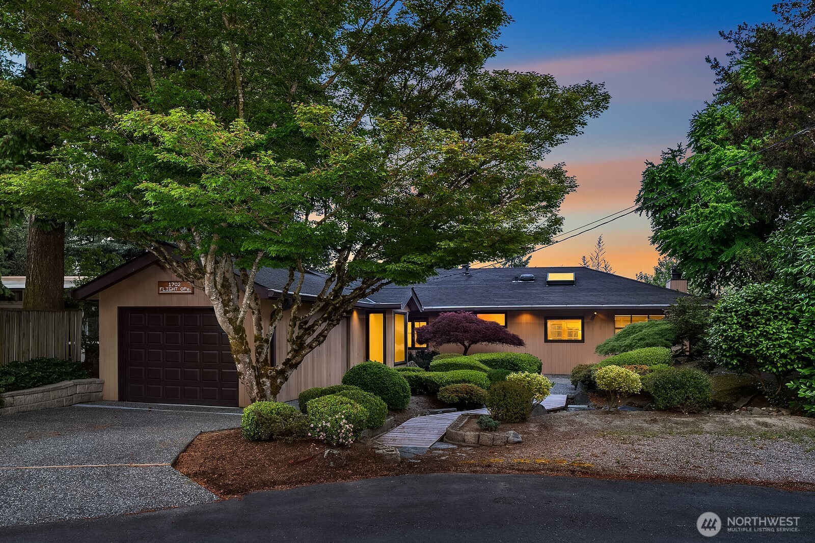 Photo of 1702 99th Avenue NE, Bellevue, WA 98004