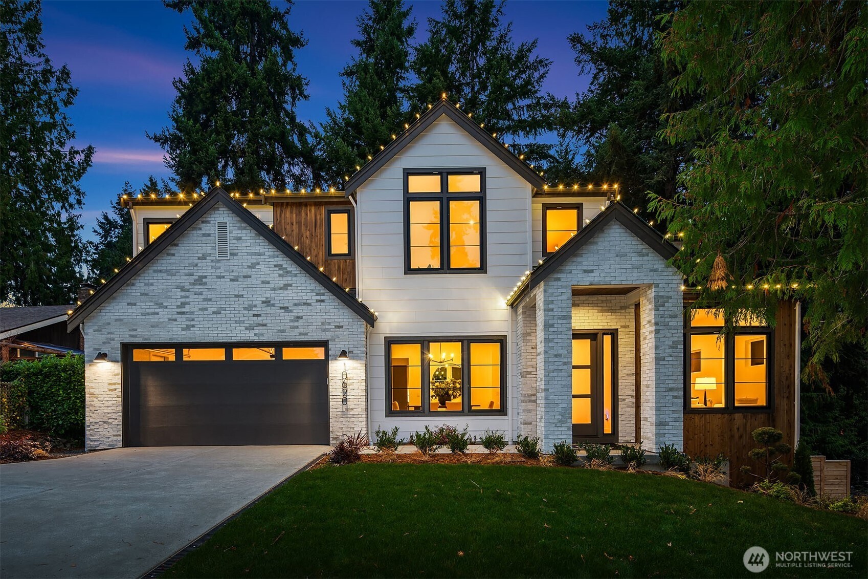 Photo of 10620 NE 28th Place, Bellevue, WA 98004