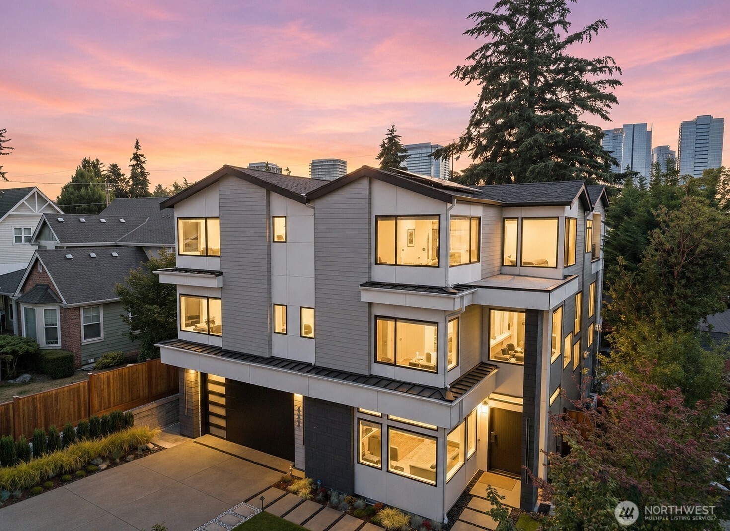 Photo of 422 98th Avenue NE, Bellevue, WA 98004