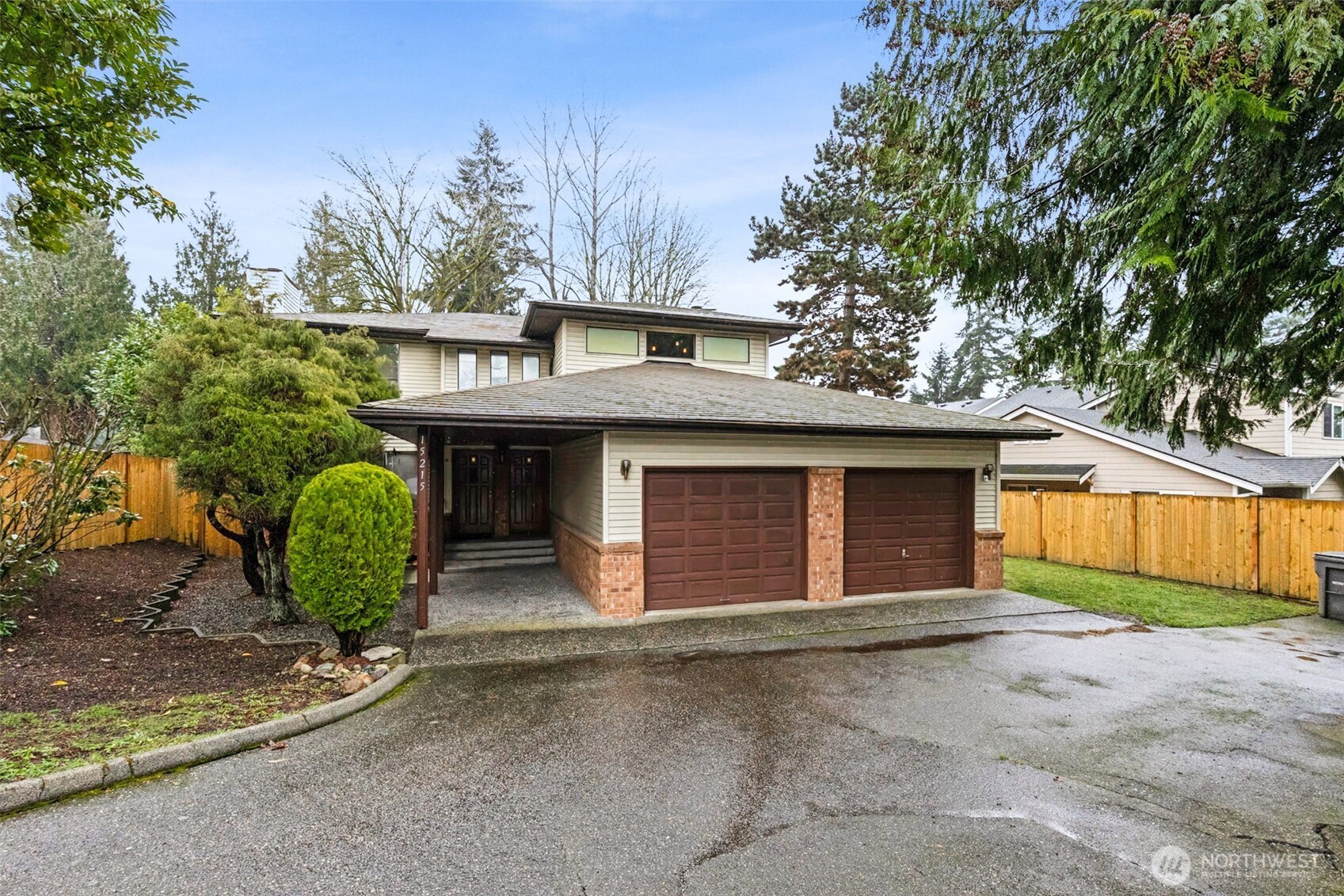 Photo of 15215 Larch Way, Lynnwood, WA 98087