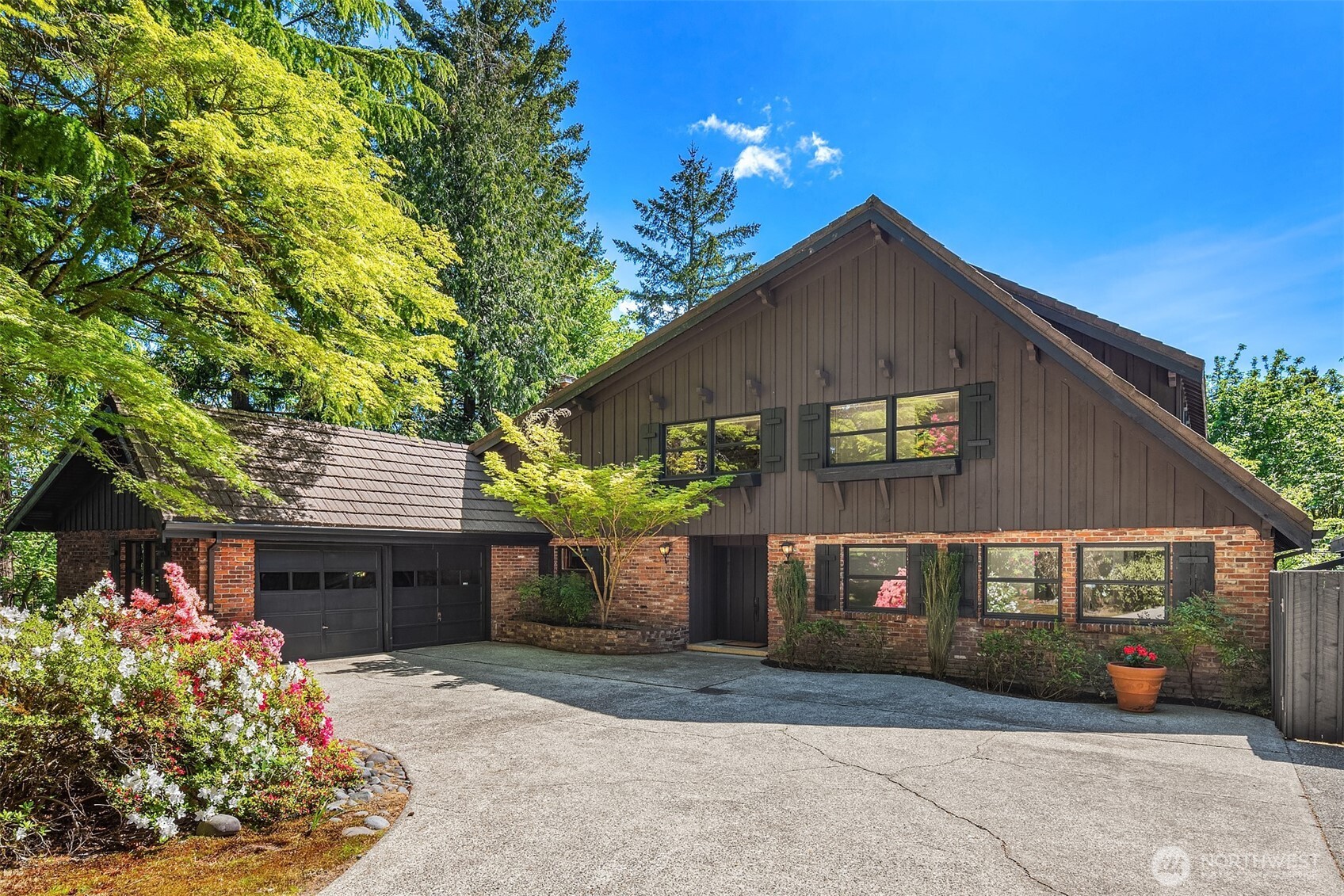 Photo of 16521 NE 1st Place, Bellevue, WA 98008