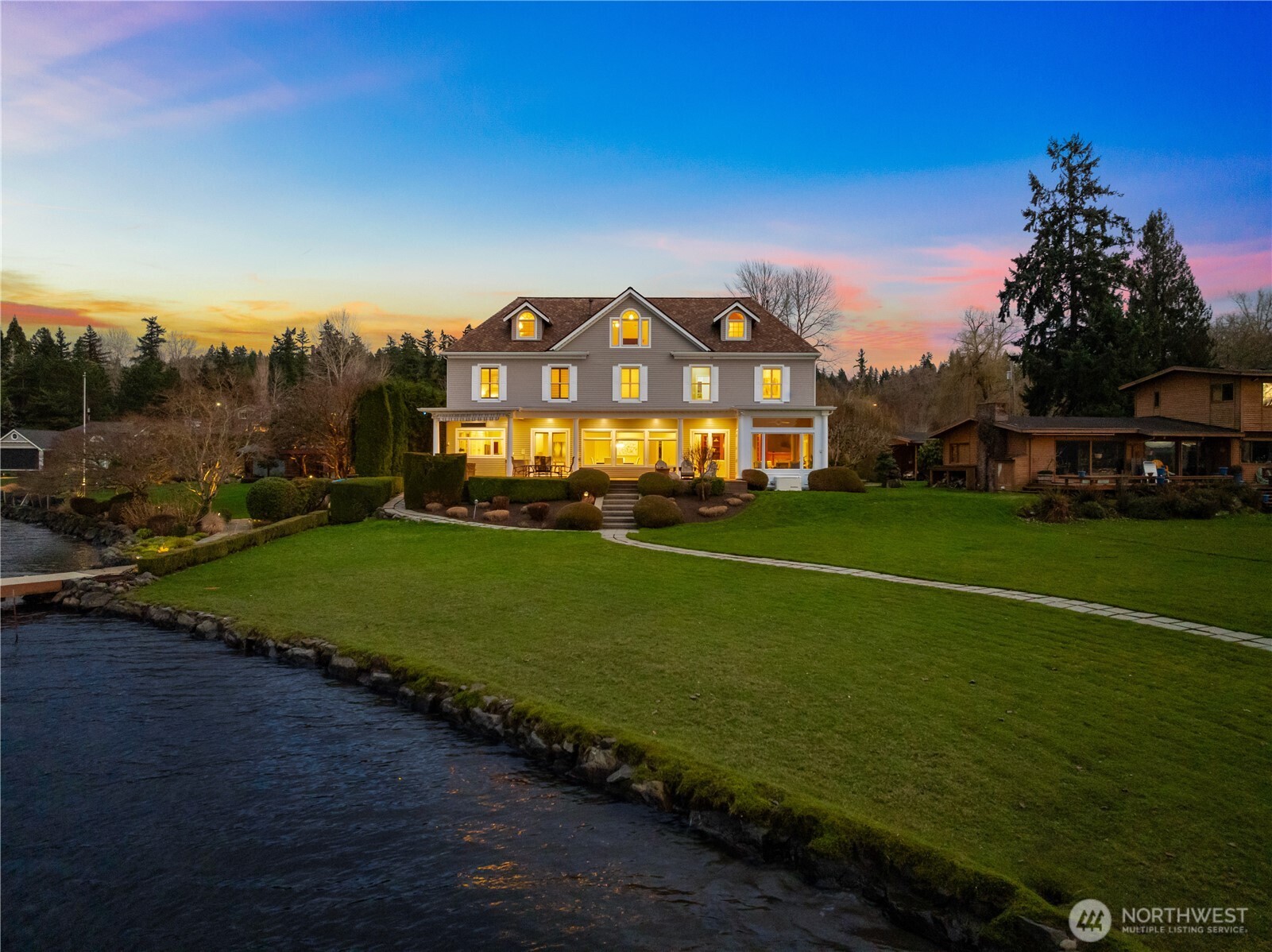 Photo of 649 E Lake Sammamish Parkway SE, Sammamish, WA 98074