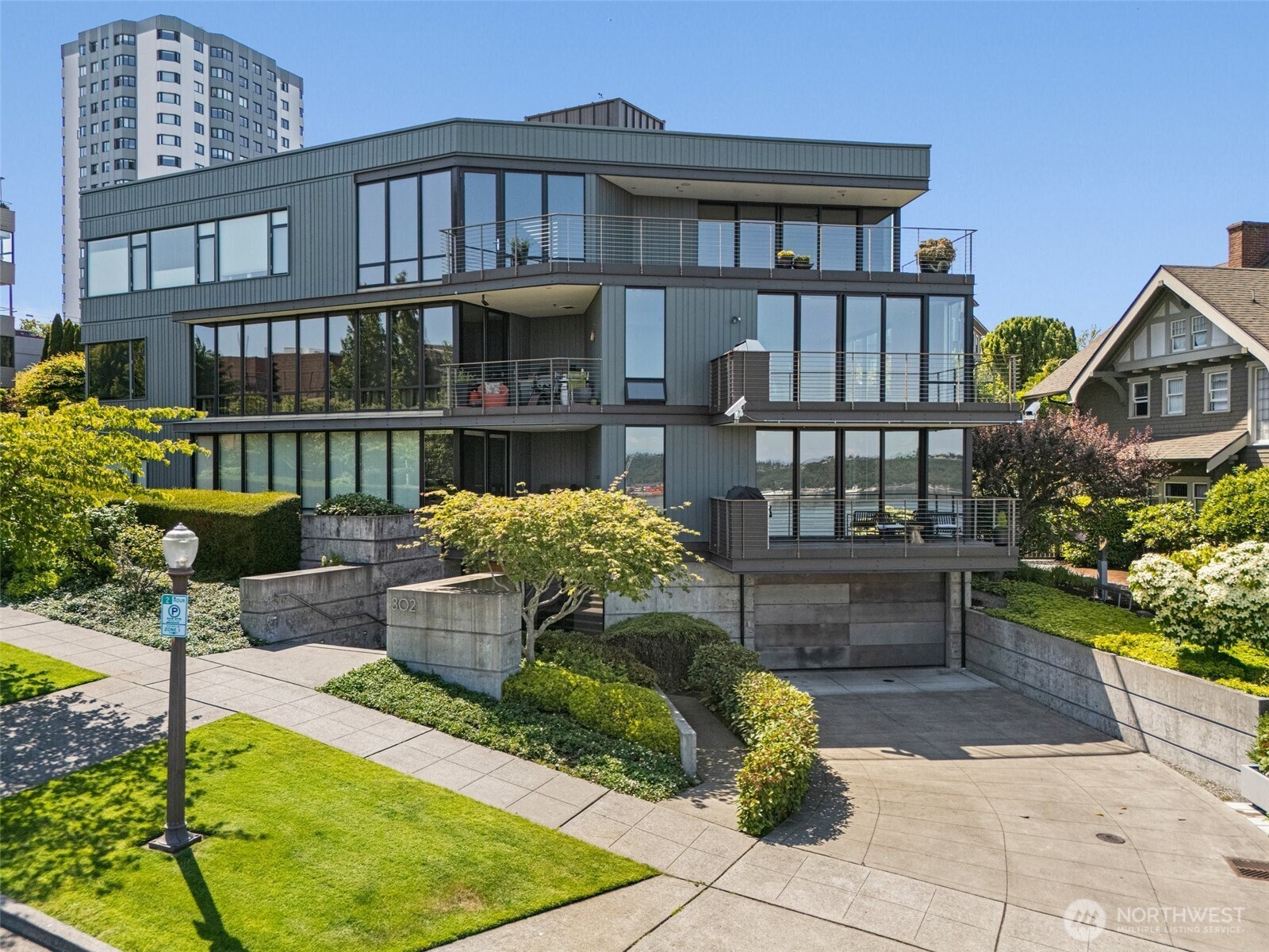 Photo of 302 N Stadium Way, Tacoma, WA 98403