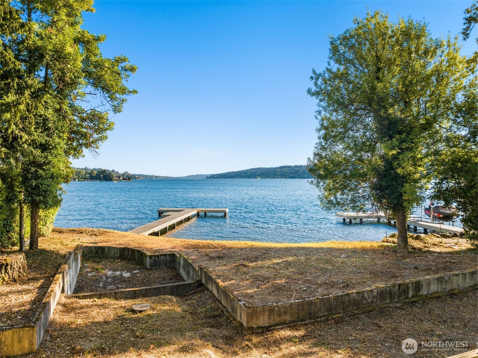 Photo of 10879 SE Lake Road, Bellevue, WA 98004