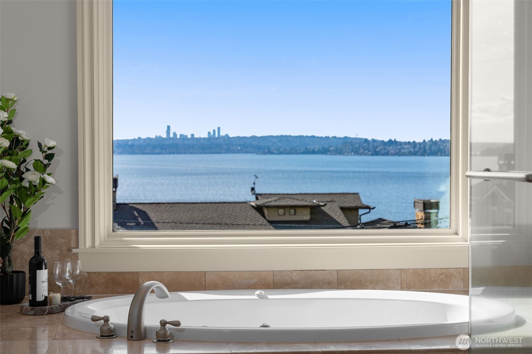 Photo of 410 8th Avenue W, Kirkland, WA 98033