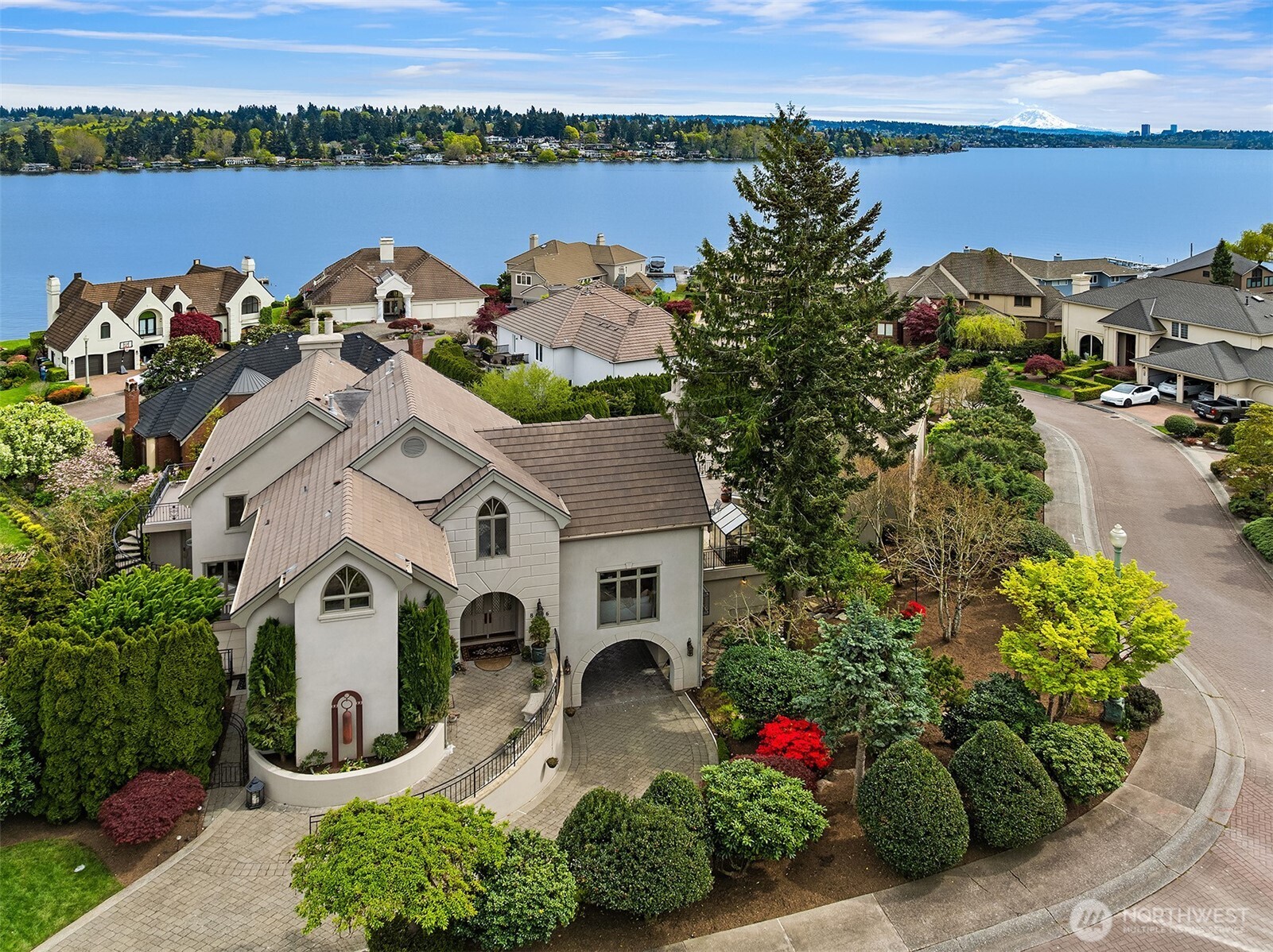 Photo of 8496 NE Woodland Cove Drive, Kirkland, WA 98034