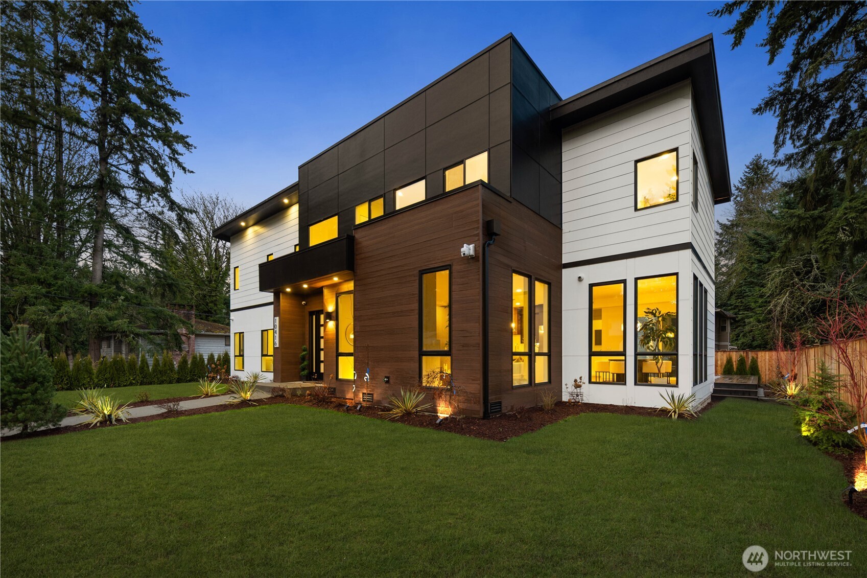 Photo of 10416 130th Avenue NE, Kirkland, WA 98033