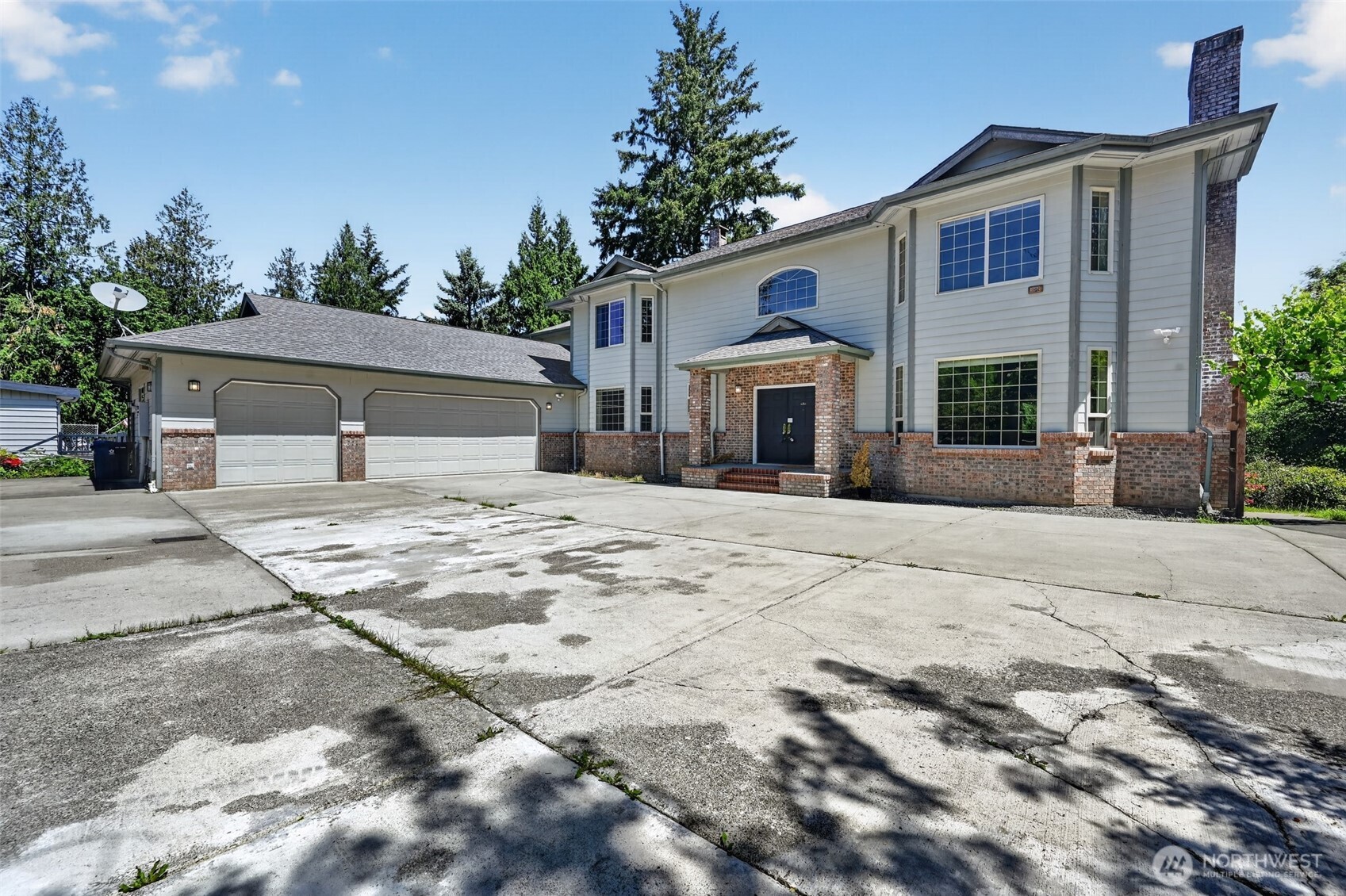 Photo of 18432 W Lake Desire Drive SE, Renton, WA 98058